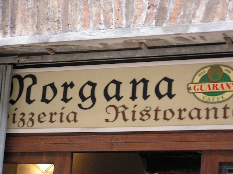 Urbino_28.JPG - Urbino : déçue par le menu, Mogane vient de racheter une pizzeria...